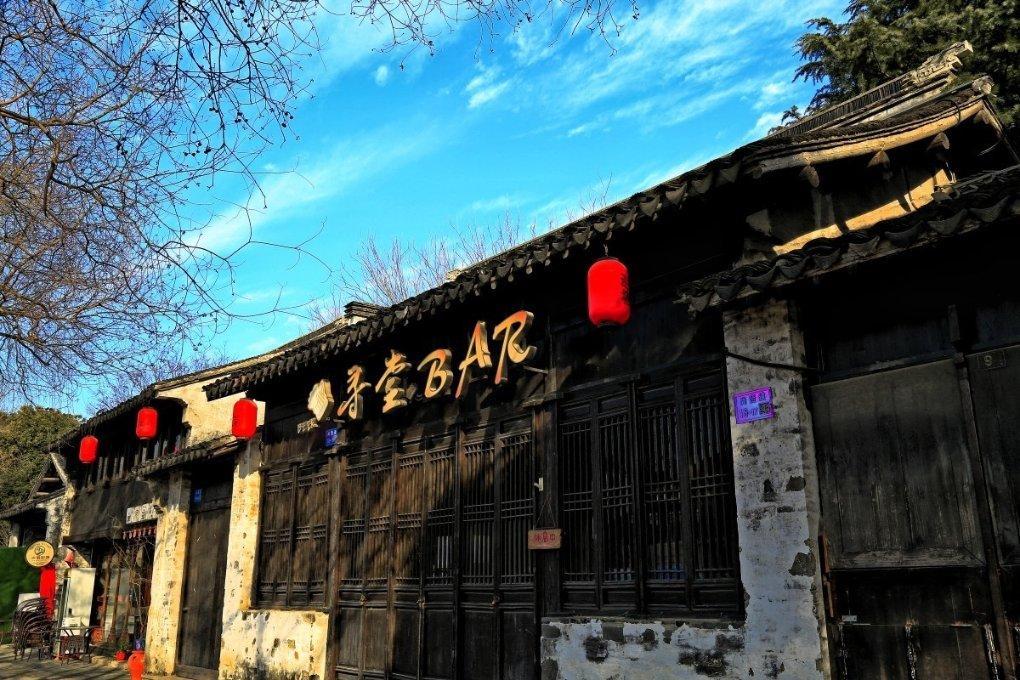 在大学里面学驾照和在本地学哪个好过